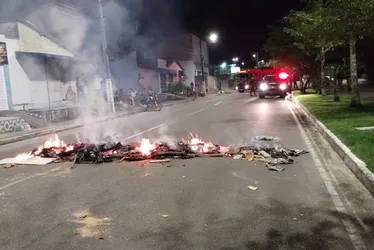 
			
				Família bloqueia via em Arapiraca para cobrar quebra-mola após criança morrer atropelada
			
			