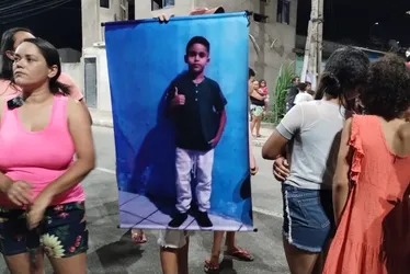 
			
				Família bloqueia via em Arapiraca para cobrar quebra-mola após criança morrer atropelada
			
			