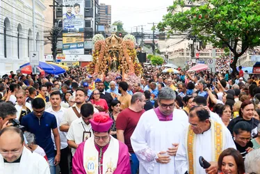 
			
				Fiéis lotam ruas do Centro em procissão para celebrar Padroeira de Maceió
			
			