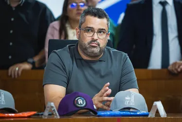 
			
				Filipe Valões deixa Secretaria de Comunicação de Maceió; Eliane Aquino assume
			
			