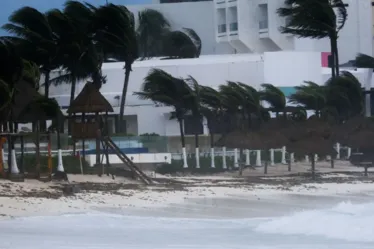 
			
				Furacão Beryl perde força e agora é tempestade tropical ao avançar pelo México
			
			