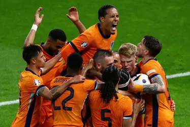 
			
				Holanda vence Turquia de virada e enfrenta a Inglaterra na semifinal da Eurocopa
			
			