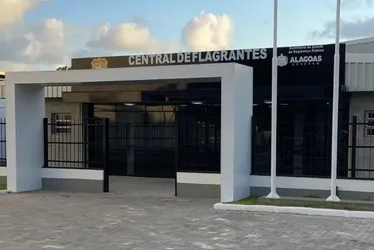 
			
				Italiano é preso após invadir casa da ex-companheira e ameaçá-la no Francês
			
			
