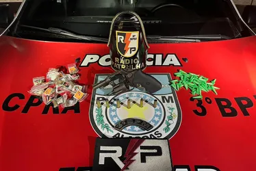 
			
				Homem é preso em flagrante por tráfico de drogas e posse ilegal de arma
			
			