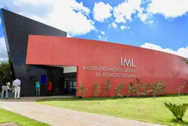
			
				IML começa a liberar corpos das vítimas do sequestro no Prado
			
			