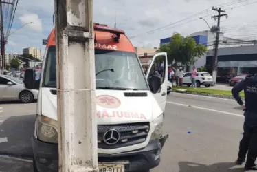 
			
				Homem se revolta no Detran, sequestra ambulância e é baleado pela PM
			
			