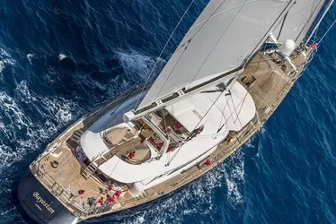 
			
				Imagens mostram estragos de tornado que afundou barco na Sicília
			
			