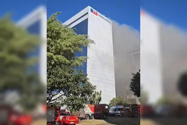 
			
				Incêndio atinge prédio da OAB, em Brasília, e mobiliza bombeiros
			
			