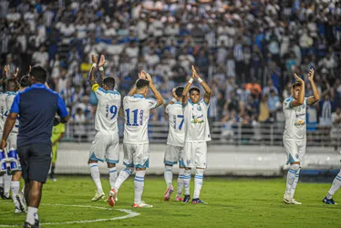 
				Jean Cléber volta a treinar com bola e fica perto de retorno no CSA
			
			