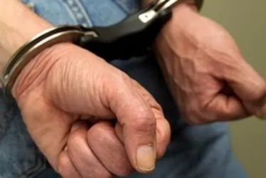 
			
				Homem é preso após tentar matar tio com faca no Clima Bom
			
			