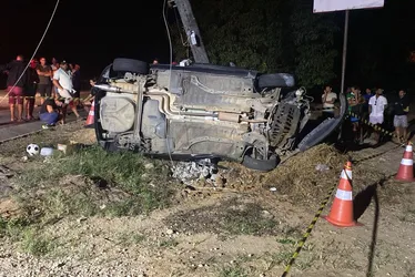 
			
				Jovem morre após carro sair da pista, capotar e colidir com poste na AL-220
			
			