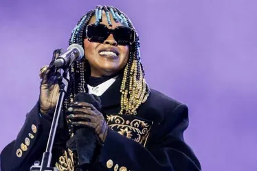 
			
				Lauryn Hill reúne famosos em apresentação no festival Chic Show
			
			