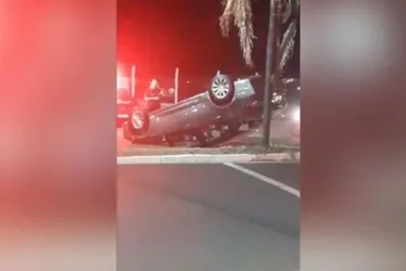 
			
				Mãe de Reynaldo Gianecchini capota carro em Birigui, no interior
			
			