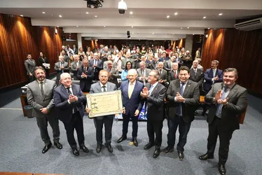 
			
				Ministro Humberto Martins recebe título de Cidadão Honorário do Paraná
			
			