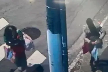
			
				Mulher é morta com facadas no rosto dentro de carro abandonado
			
			
