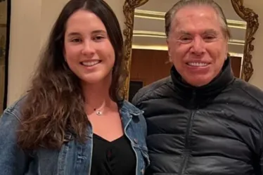 
			
				Neta de Silvio Santos diz que viu 'sinal' do avô e se emociona
			
			