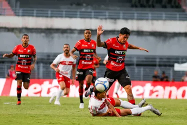 
			
				Nos acréscimos, CRB vence Ituano e obtém a sua terceira vitória seguida na Série B: 1x0
			
			