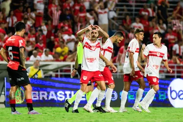 
			
				Gegê celebra boa fase em campo e conversa sobre renovação: 'Tem caminhado bem'
			
			