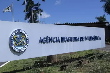
			
				PF cumpre mandados de prisão sobre espionagem no governo Bolsonaro
			
			