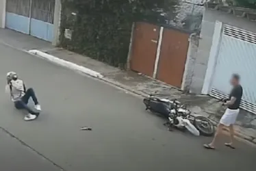 
			
				PM de folga dispara 10 vezes e mata suspeito durante assalto
			
			