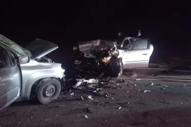 
			
				Pai, mãe e três filhos morrem em acidente de carro na BR-101
			
			