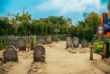 
			
				Parque Beto Carreiro abre fumódromo com tema de cemitério
			
			