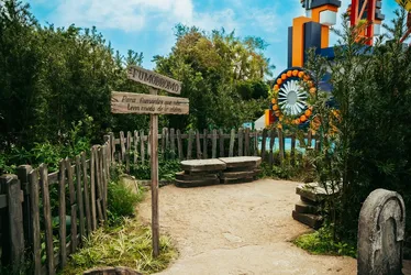 
			
				Parque Beto Carreiro abre fumódromo com tema de cemitério
			
			