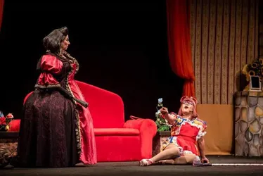 
			
				Peça "Cinderela, a história que sua mãe não contou" volta a Maceió pela última vez
			
			