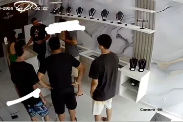 
			
				Polícia prende três suspeitos de assalto a joalheria em Maceió
			
			