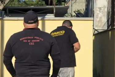 
			
				Policiais civis são presos por cobrarem propina para liberar moto roubada
			
			