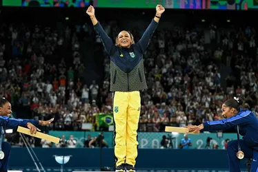 
			
				Rebeca Andrade conquista ouro no solo da ginástica e faz história
			
			