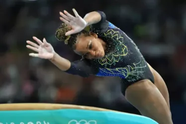 
			
				Rebeca Andrade posta vídeo da tripla pirueta no salto, movimento que não executou
			
			