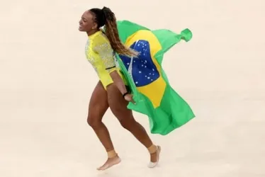
			
				Rebeca Andrade se torna a maior atleta olímpica da história do Brasil
			
			
