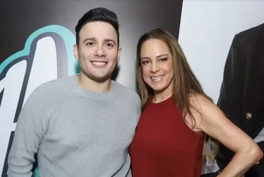 
			
				Silvia Abravanel e Gustavo Moura falam de noivado e planos
			
			