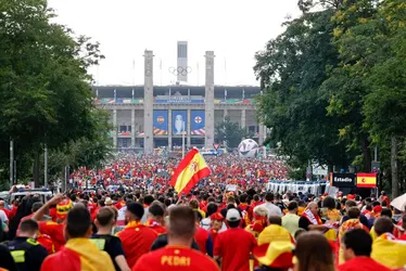 
			
				Torcedores de Espanha e Inglaterra tomam as ruas antes da final da Euro
			
			