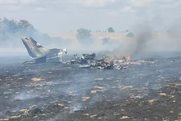 
			
				Três pessoas morrem em queda de aeronave no interior de SP
			
			