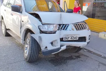 
			
				Veículo descaracterizado da Polícia Científica se envolve em acidente no centro de Maceió
			
			