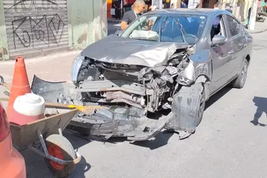 
			
				Veículo descaracterizado da Polícia Científica se envolve em acidente no centro de Maceió
			
			