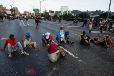 
			
				Venezuela solta 40 adolescentes presos em ato contra eleição de Maduro
			
			