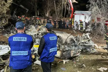 
				'Vi minha filha queimar ao vivo na televisão', diz mãe de vítima de queda de avião
			
			