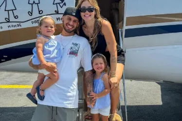 
			
				Zé Felipe salva a filha caçula, Maria Flor, de afogamento
			
			