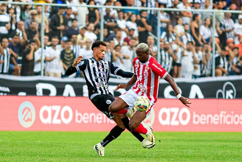 
				Caio César deixa o CRB e vai jogar no futebol do exterior
			
			