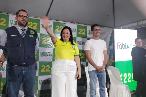 
				Com JHC, Fabiana Pessoa lança candidatura à prefeita de Arapiraca
			
			