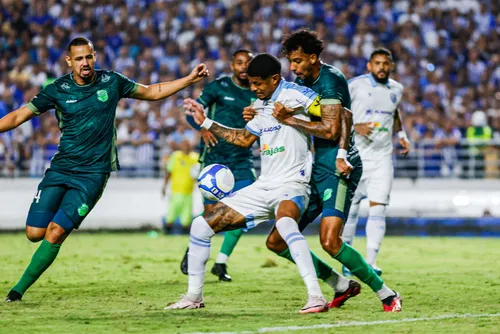 
				Com Rei Pelé lotado, CSA perde para Floresta e tem sequência de vitórias quebrada
			
			