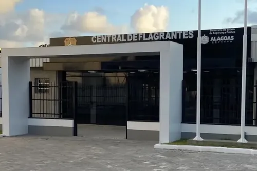 
				Criminoso pede lanche e anuncia assalto contra entregador em Maceió
			
			