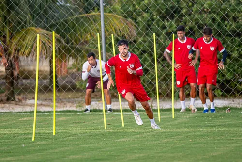 
				Na zona de rebaixamento, CRB busca reencontrar vitórias contra o Coritiba, no Rei Pelé
			
			