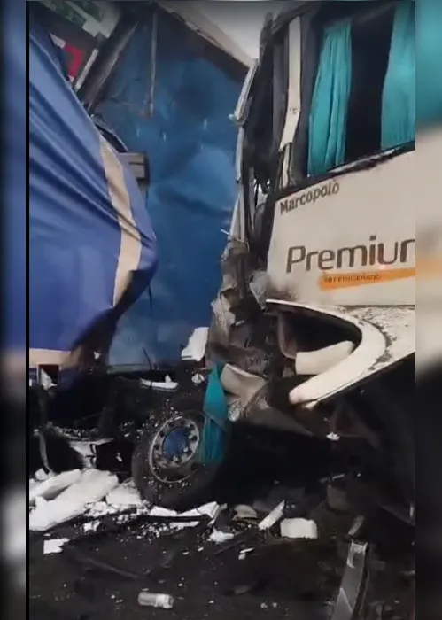
			
				Ônibus que saiu de Maceió para BH sofre acidente e deixa mortos e feridos
			
			
