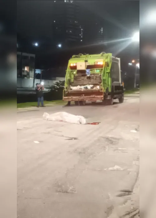 
				Gari morre após ser atropelado por caminhão de lixo no Poço
			
			