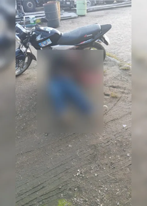 
			
				Homem é morto a tiros por grupo encapuzado em posto de combustível
			
			