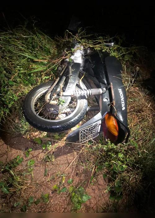 
				Motociclista morre ao perder controle da direção e sair da pista na AL-220, em Arapiraca
			
			